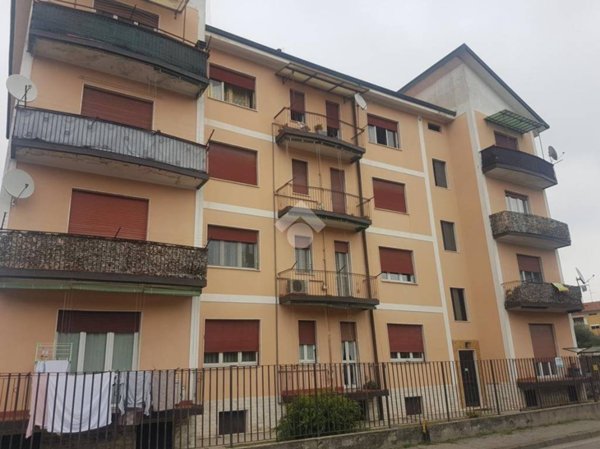 locale di sgombero in vendita a Corbetta