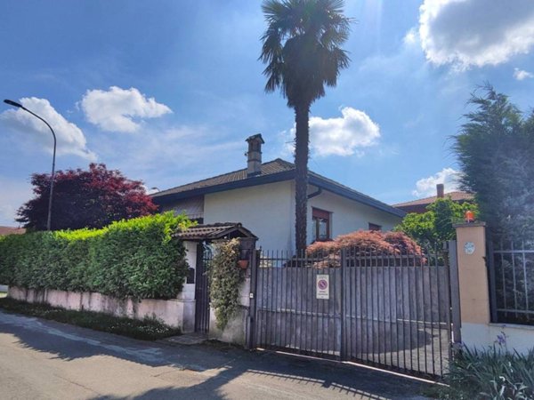 casa indipendente in vendita a Corbetta in zona Soriano