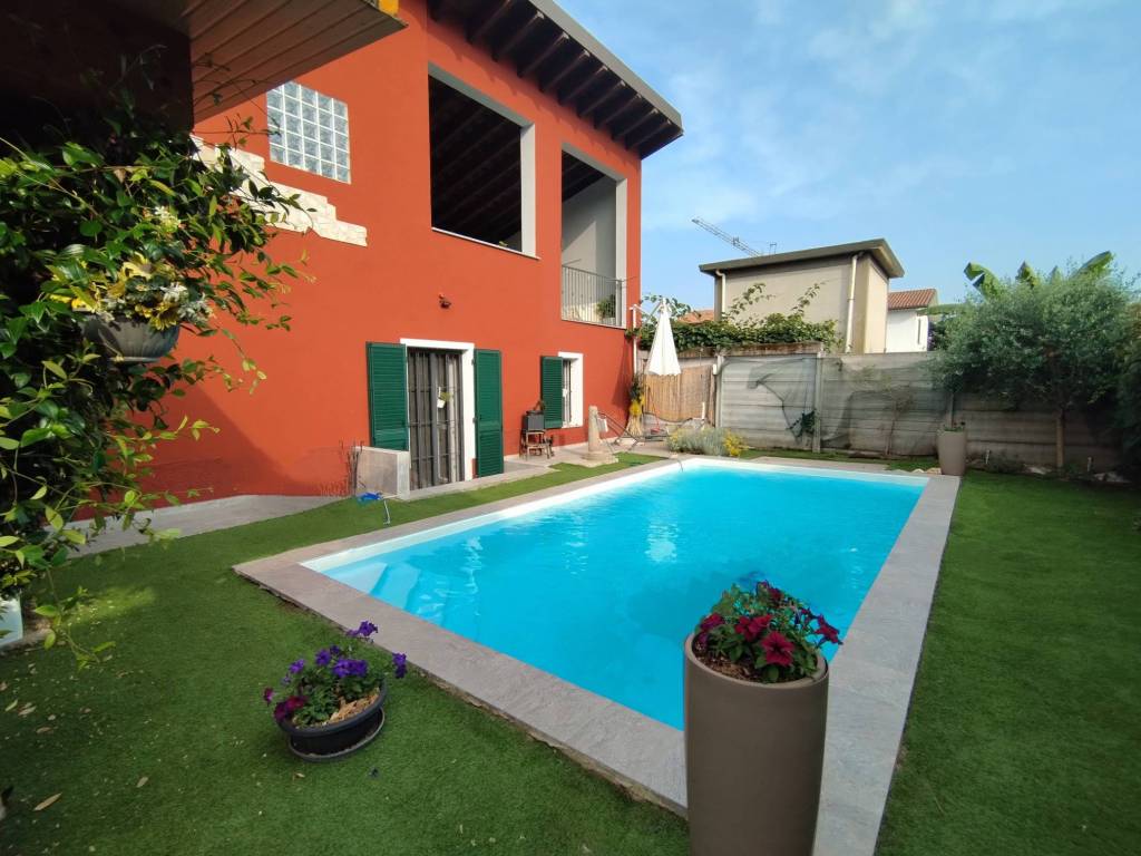 casa indipendente in vendita a Corbetta in zona Soriano