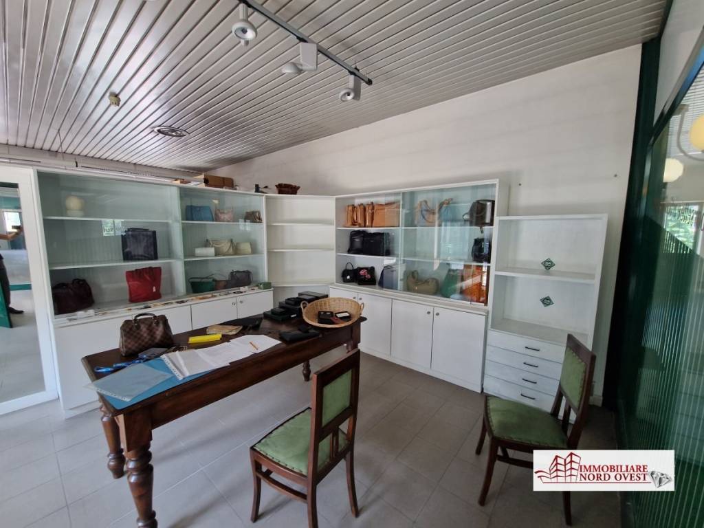 locale commerciale in vendita a Corbetta