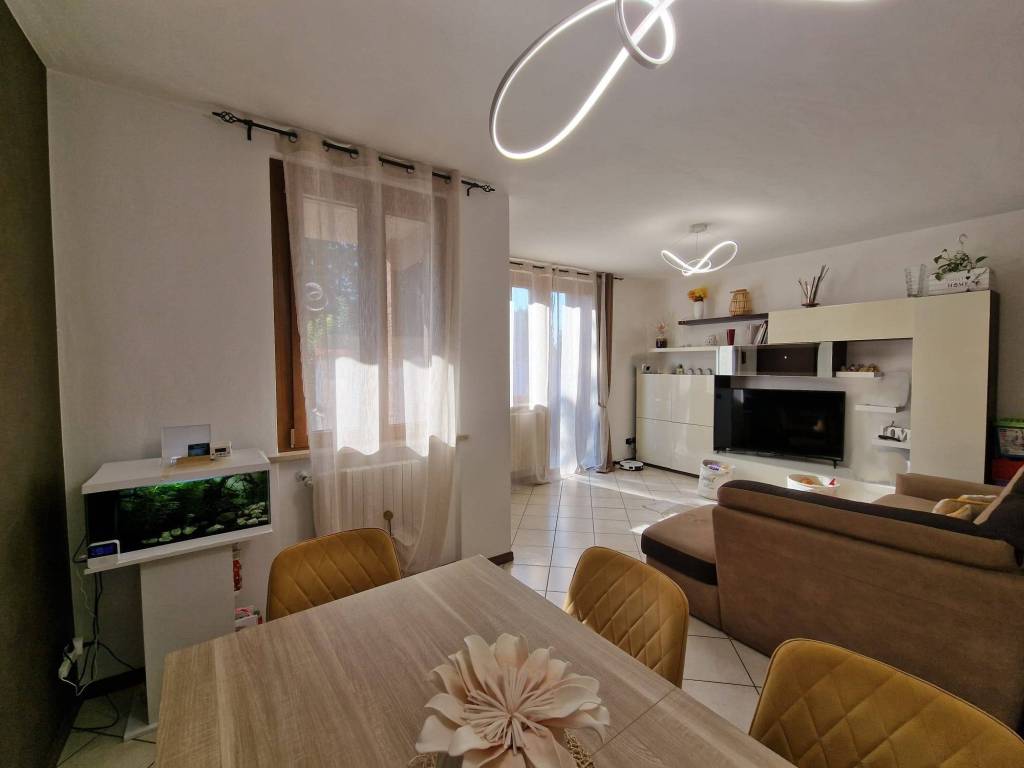 casa indipendente in vendita a Corbetta in zona Soriano