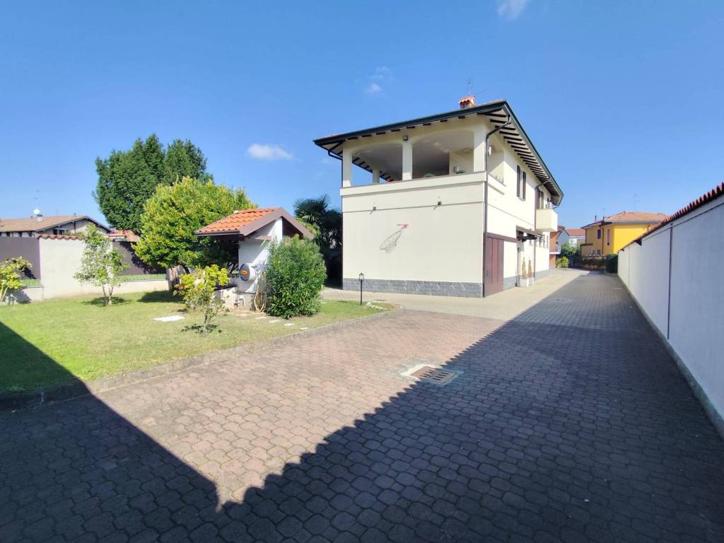 casa indipendente in vendita a Corbetta in zona Soriano