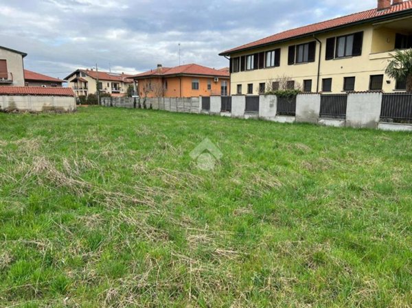 terreno edificabile in vendita a Corbetta in zona Soriano