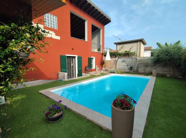 casa indipendente in vendita a Corbetta in zona Battuello