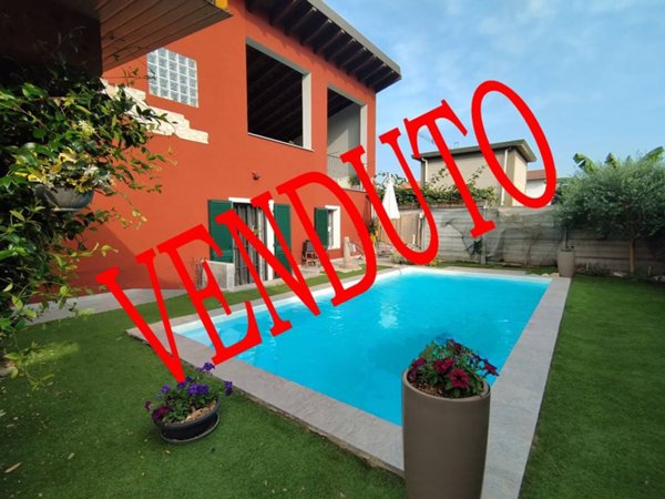 casa indipendente in vendita a Corbetta in zona Battuello