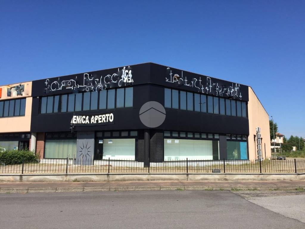 negozio in vendita a Corbetta