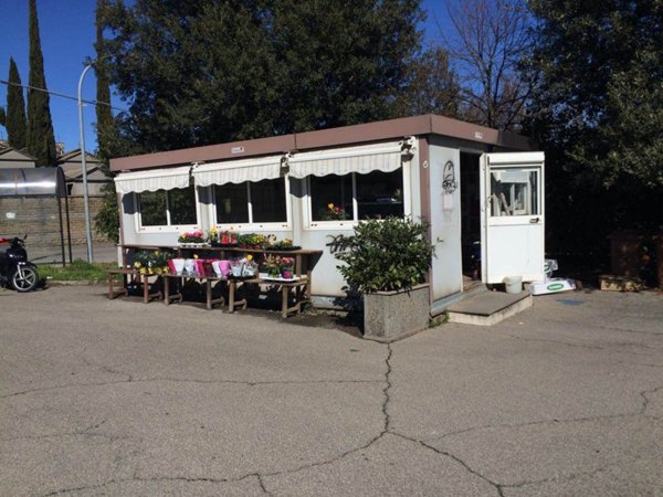 negozio in vendita a Corbetta in zona Soriano