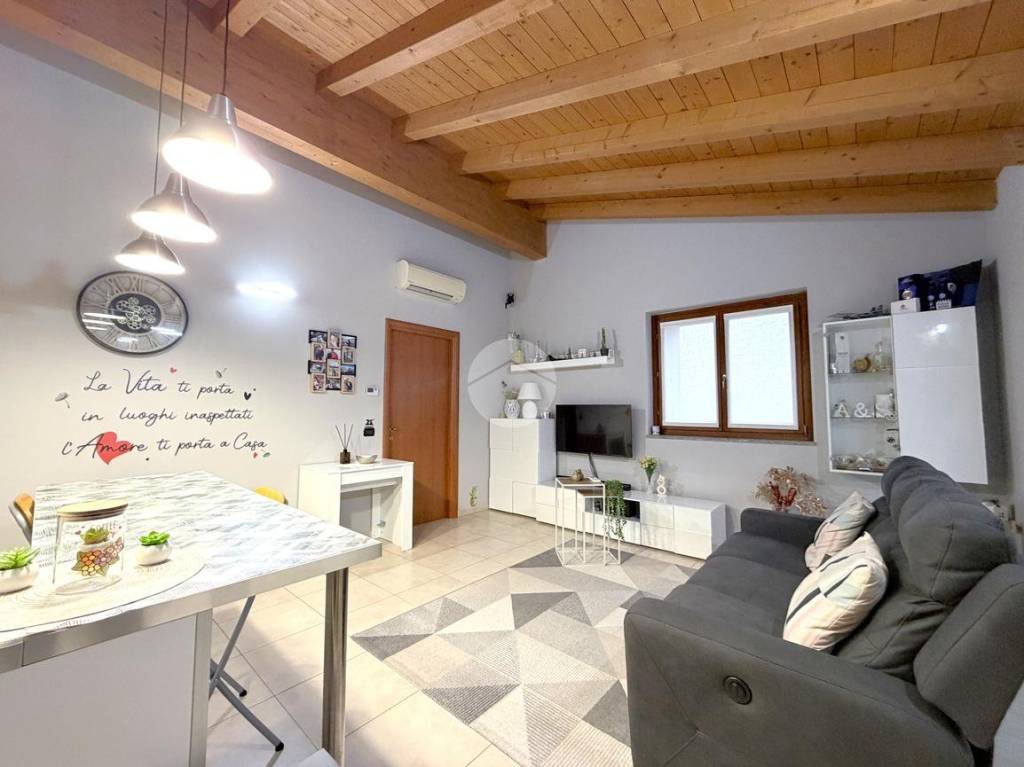 appartamento in vendita a Corbetta in zona Battuello