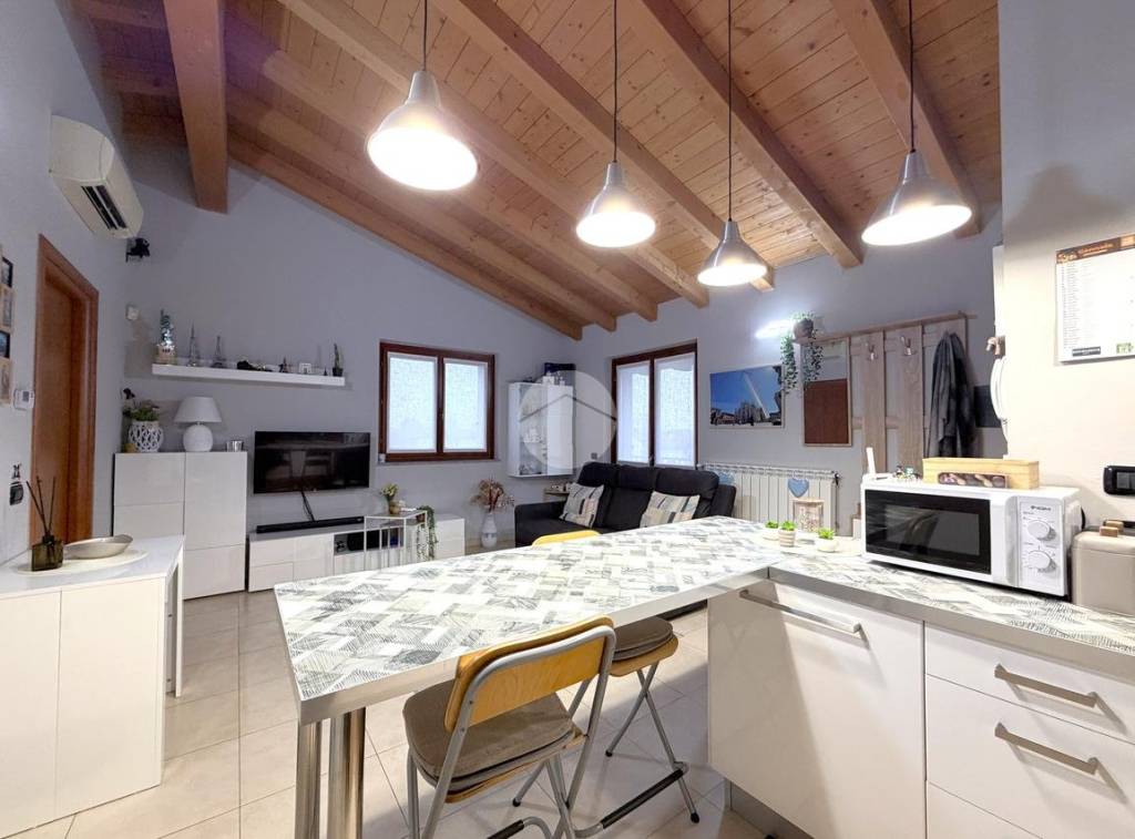 appartamento in vendita a Corbetta in zona Battuello