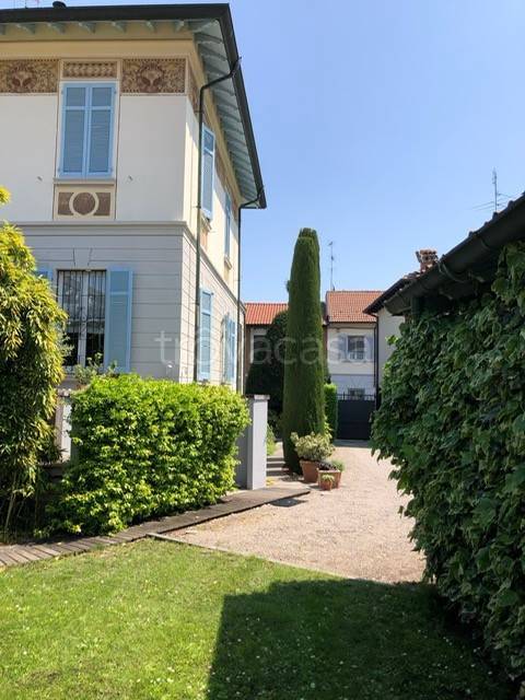 casa indipendente in vendita a Corbetta in zona Battuello