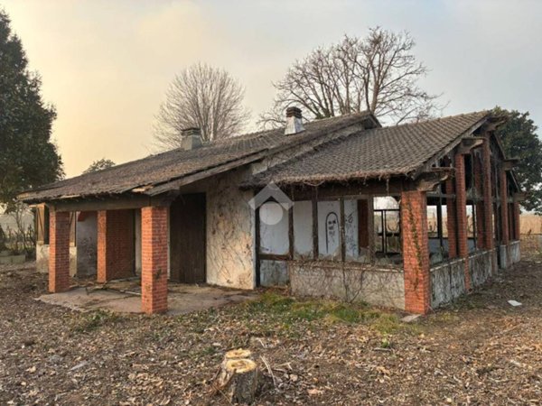 casa indipendente in vendita a Corbetta in zona Soriano