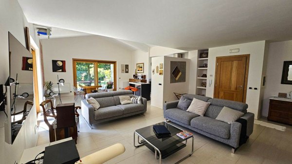 casa indipendente in vendita a Corbetta in zona Soriano