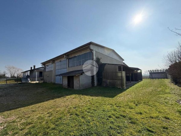 locale commerciale in vendita a Corbetta