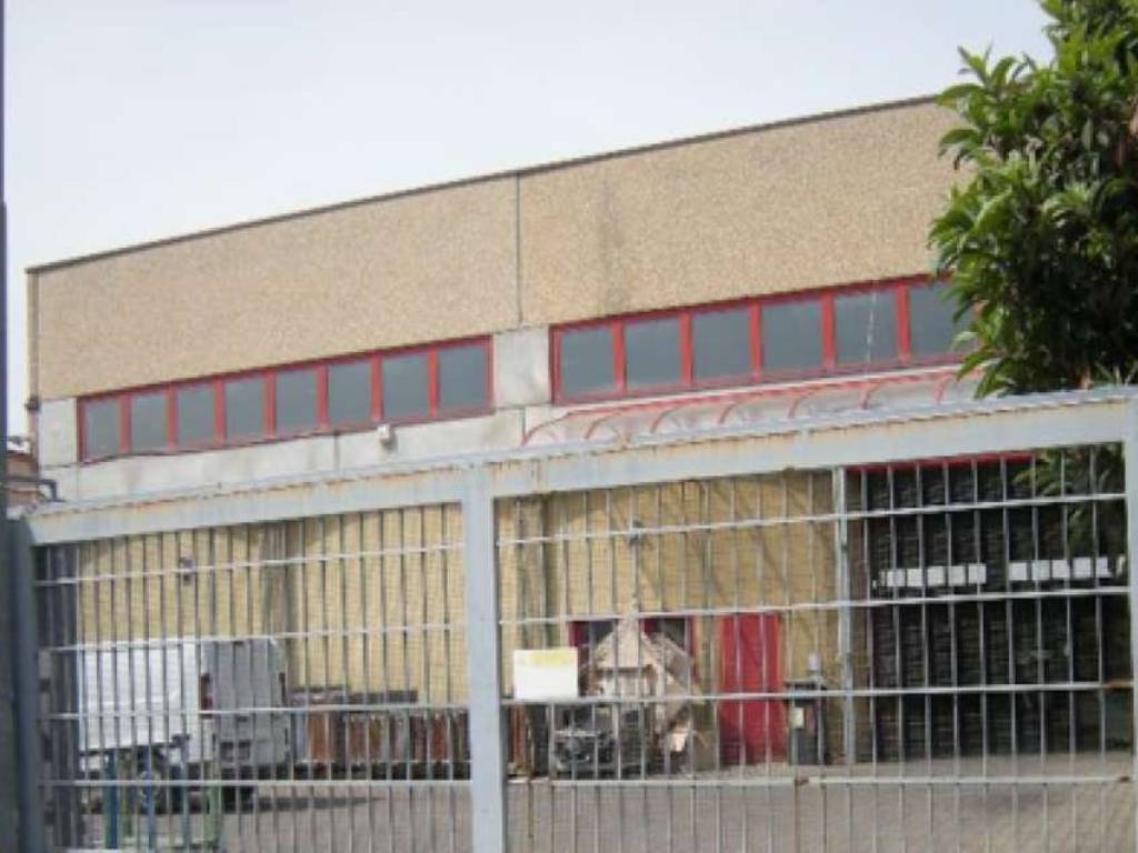 locale commerciale in vendita a Corbetta