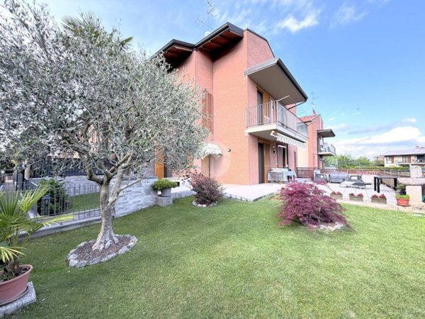 casa indipendente in vendita a Corbetta in zona Soriano