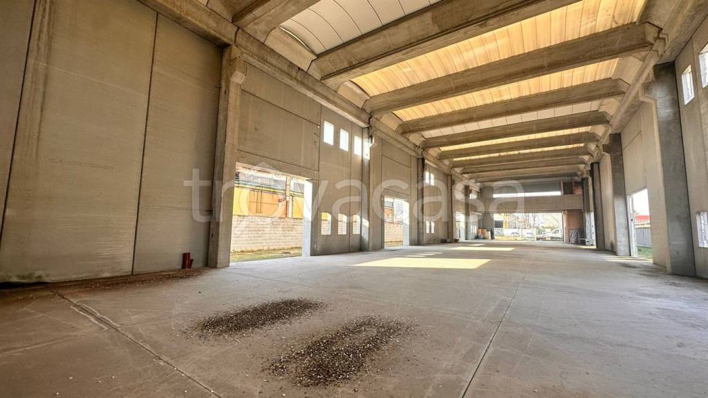 locale commerciale in vendita a Corbetta