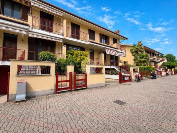 casa indipendente in vendita a Corbetta in zona Battuello
