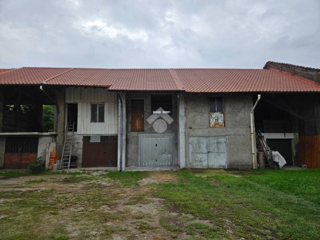 casa indipendente in vendita a Corbetta in zona Soriano