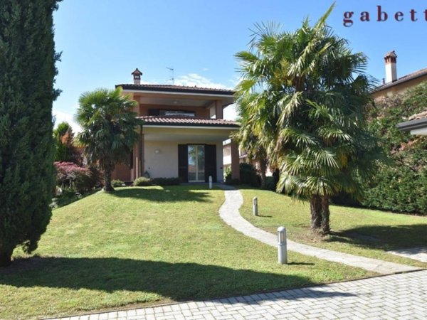 casa indipendente in vendita a Corbetta in zona Pobbia