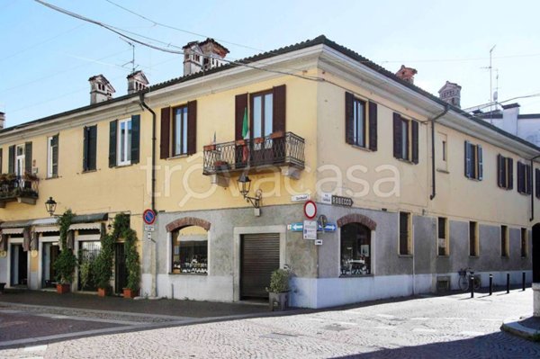 negozio in vendita a Corbetta in zona Battuello