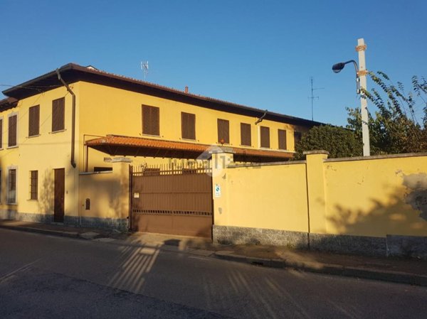 casa indipendente in vendita a Corbetta in zona Battuello