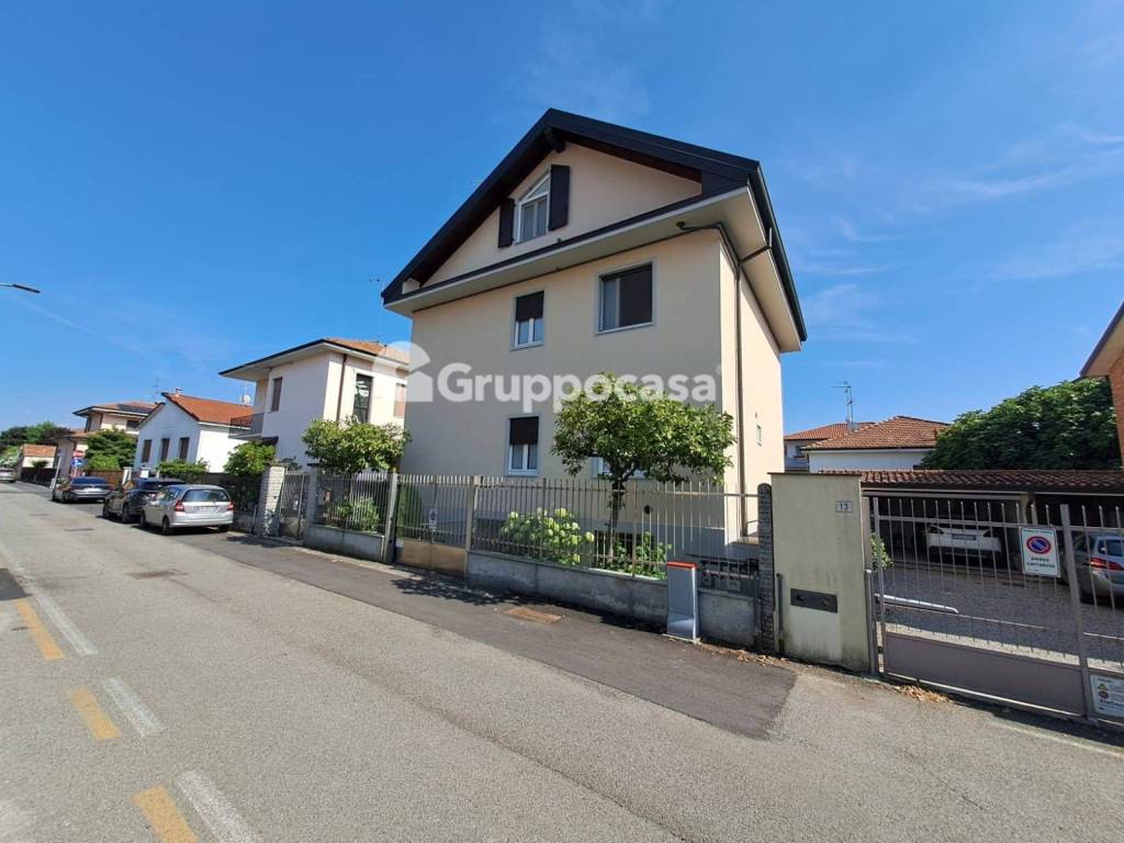 casa indipendente in vendita a Corbetta in zona Battuello