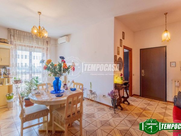 appartamento in vendita a Corbetta in zona Battuello