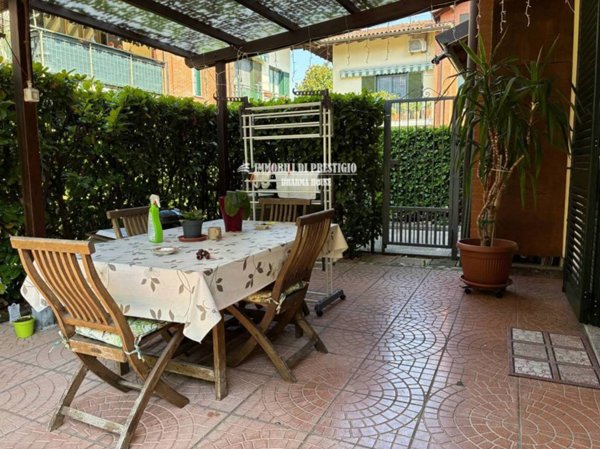 appartamento in vendita a Corbetta in zona Pobbia