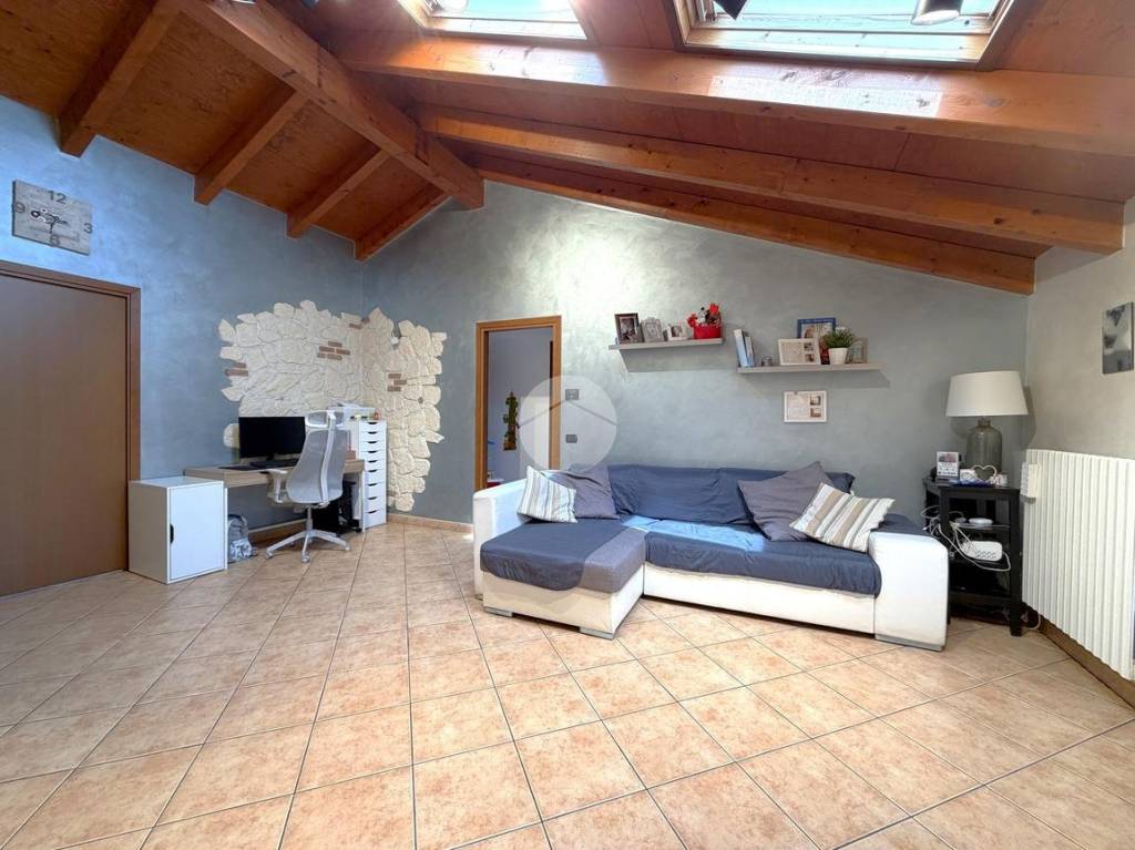 appartamento in vendita a Corbetta in zona Pobbia