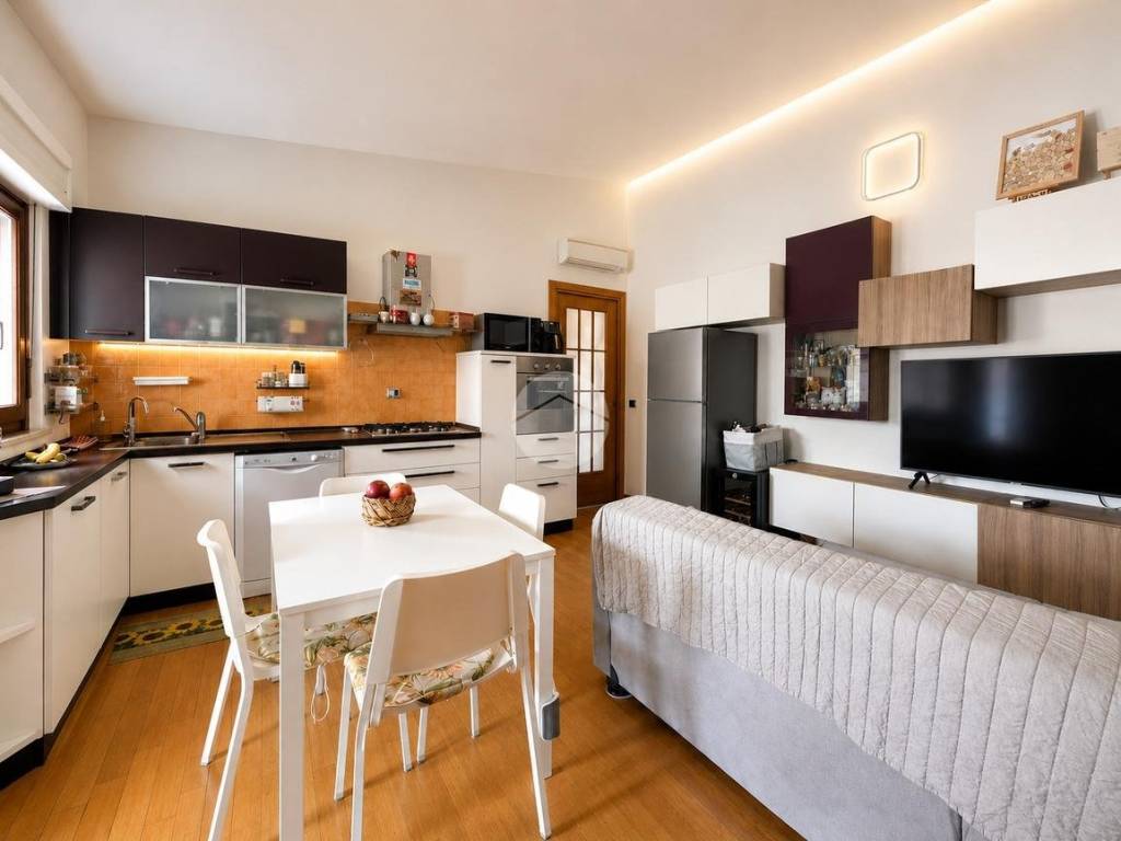 appartamento in vendita a Corbetta in zona Pobbia