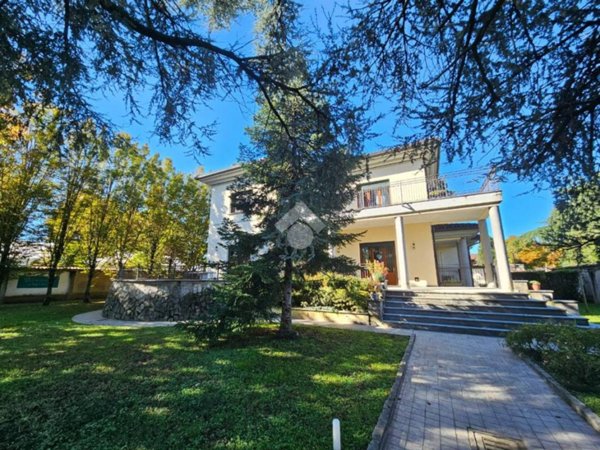 casa indipendente in vendita a Corbetta in zona Battuello