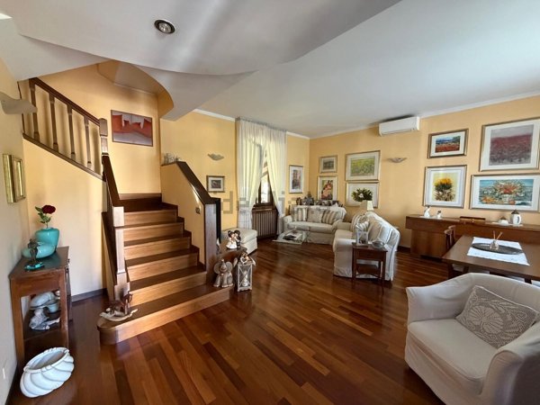 casa indipendente in vendita a Corbetta in zona Battuello