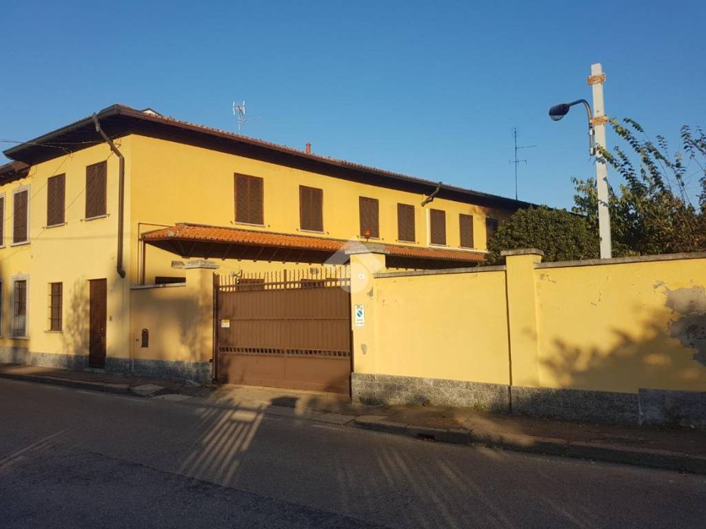 casa indipendente in vendita a Corbetta in zona Battuello
