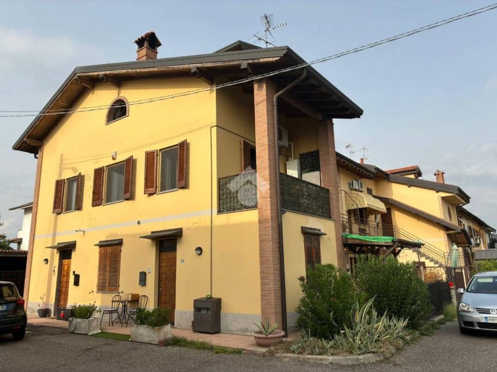 appartamento in vendita a Corbetta in zona Pobbia