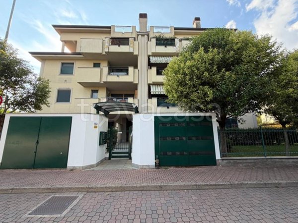 appartamento in vendita a Corbetta in zona Battuello