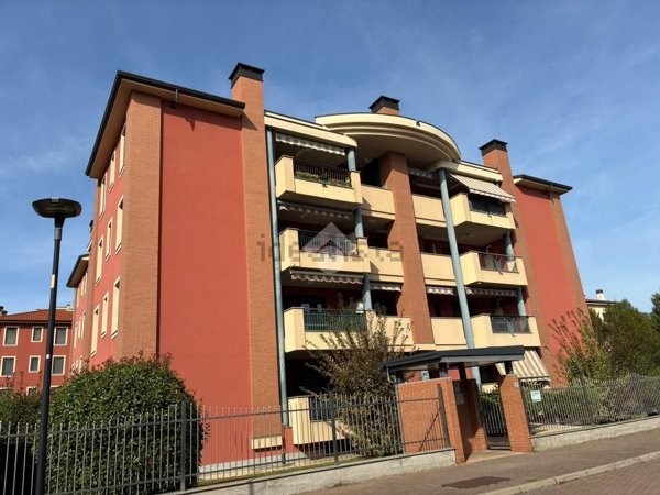 appartamento in vendita a Corbetta in zona Battuello