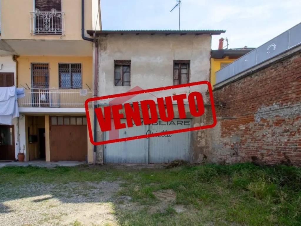 casa indipendente in vendita a Corbetta in zona Battuello