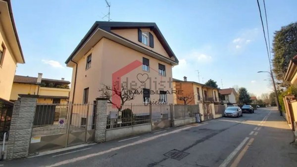 casa indipendente in vendita a Corbetta in zona Battuello