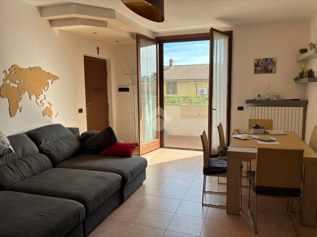 appartamento in vendita a Corbetta in zona Pobbia