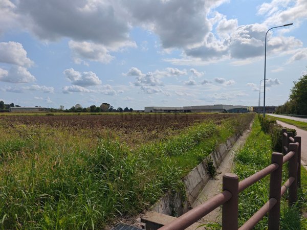 terreno in vendita a Corbetta in zona Soriano