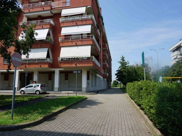 negozio in vendita a Cormano