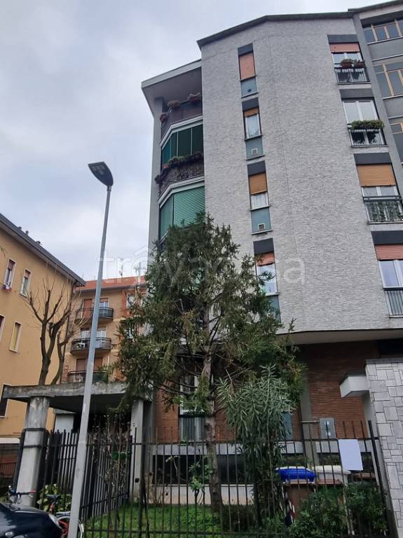 locale commerciale in vendita a Cormano in zona Brusuglio