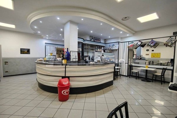 locale commerciale in vendita a Cormano