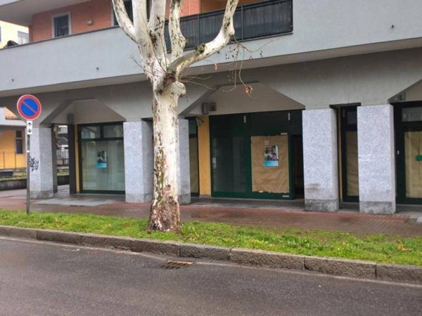locale commerciale in vendita a Cormano in zona Molinazzo