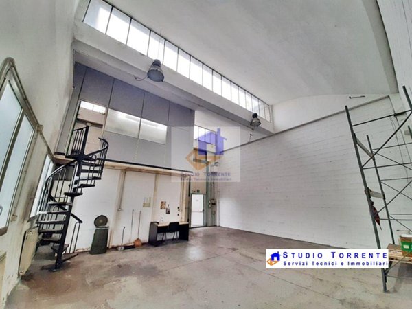 capannone in vendita a Cormano