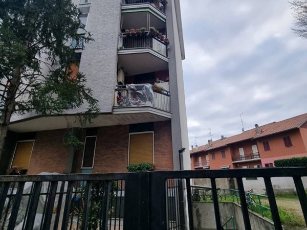 locale commerciale in vendita a Cormano in zona Brusuglio