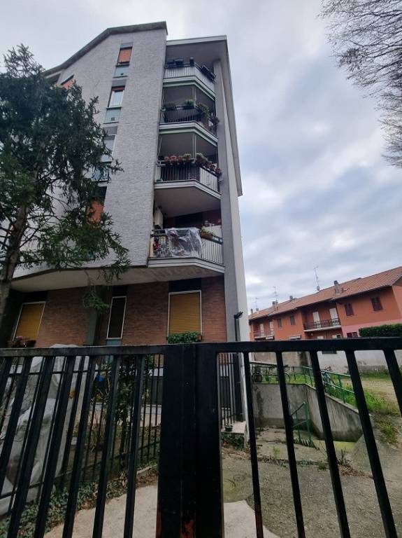 locale commerciale in vendita a Cormano in zona Brusuglio