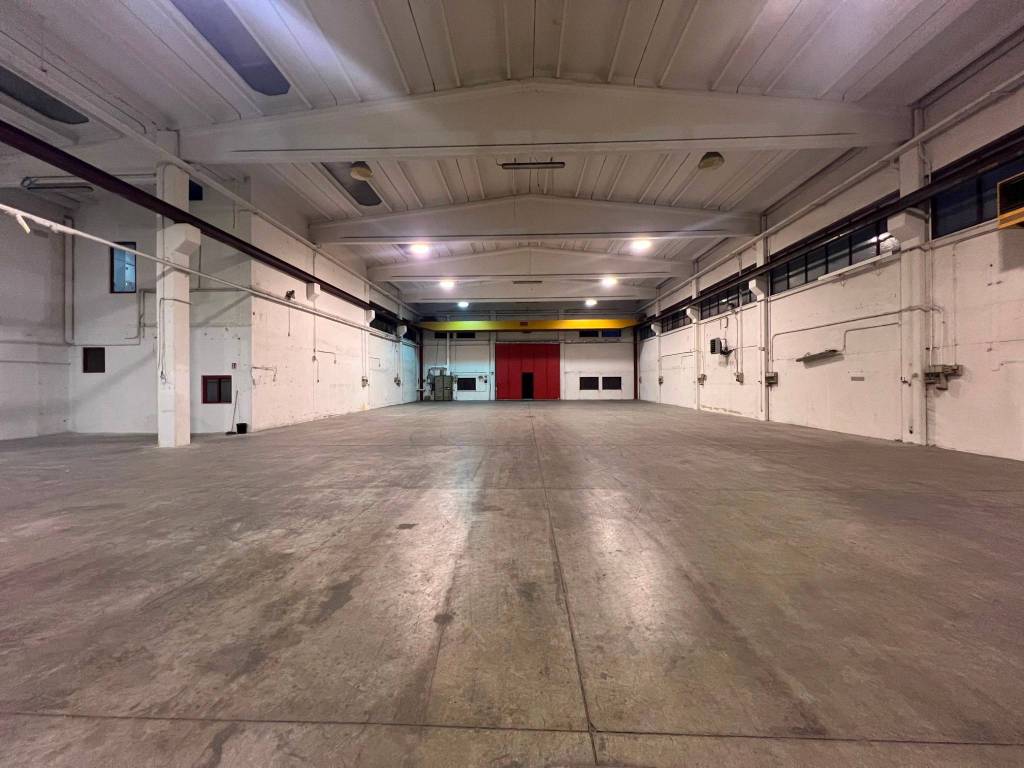 locale commerciale in vendita a Cormano