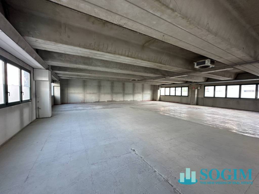 locale commerciale in vendita a Cormano