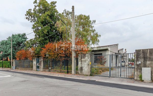 capannone in vendita a Cormano